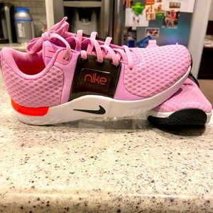 💕🆕Nike Women’s Renew TR 10 shoes💕 FINAL